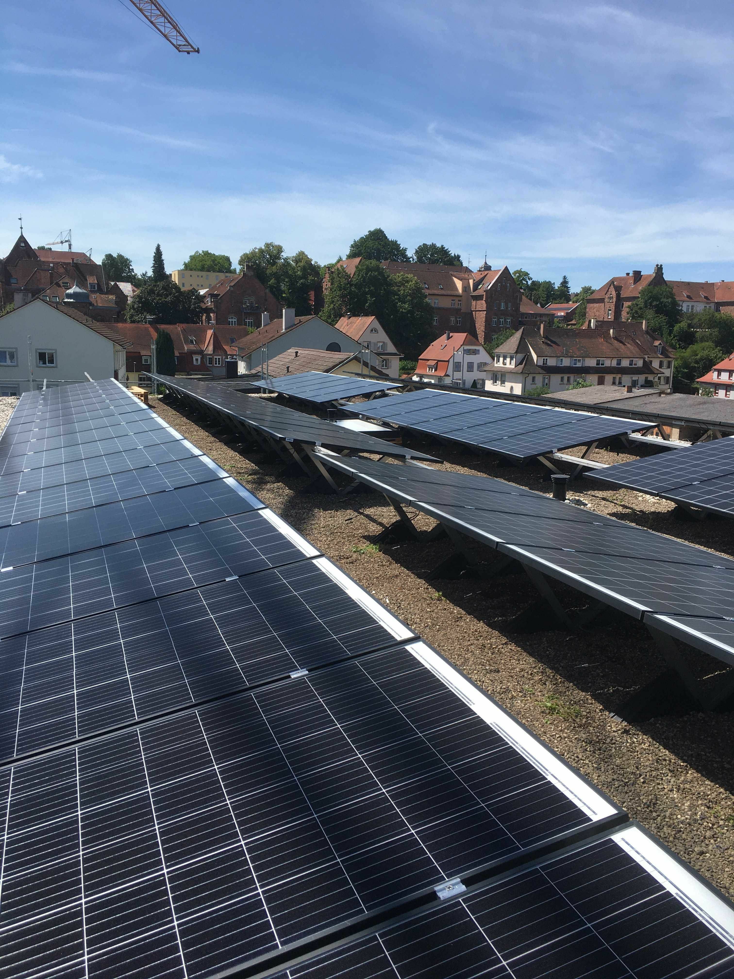PV-Anlage über den Dächern in Lahr